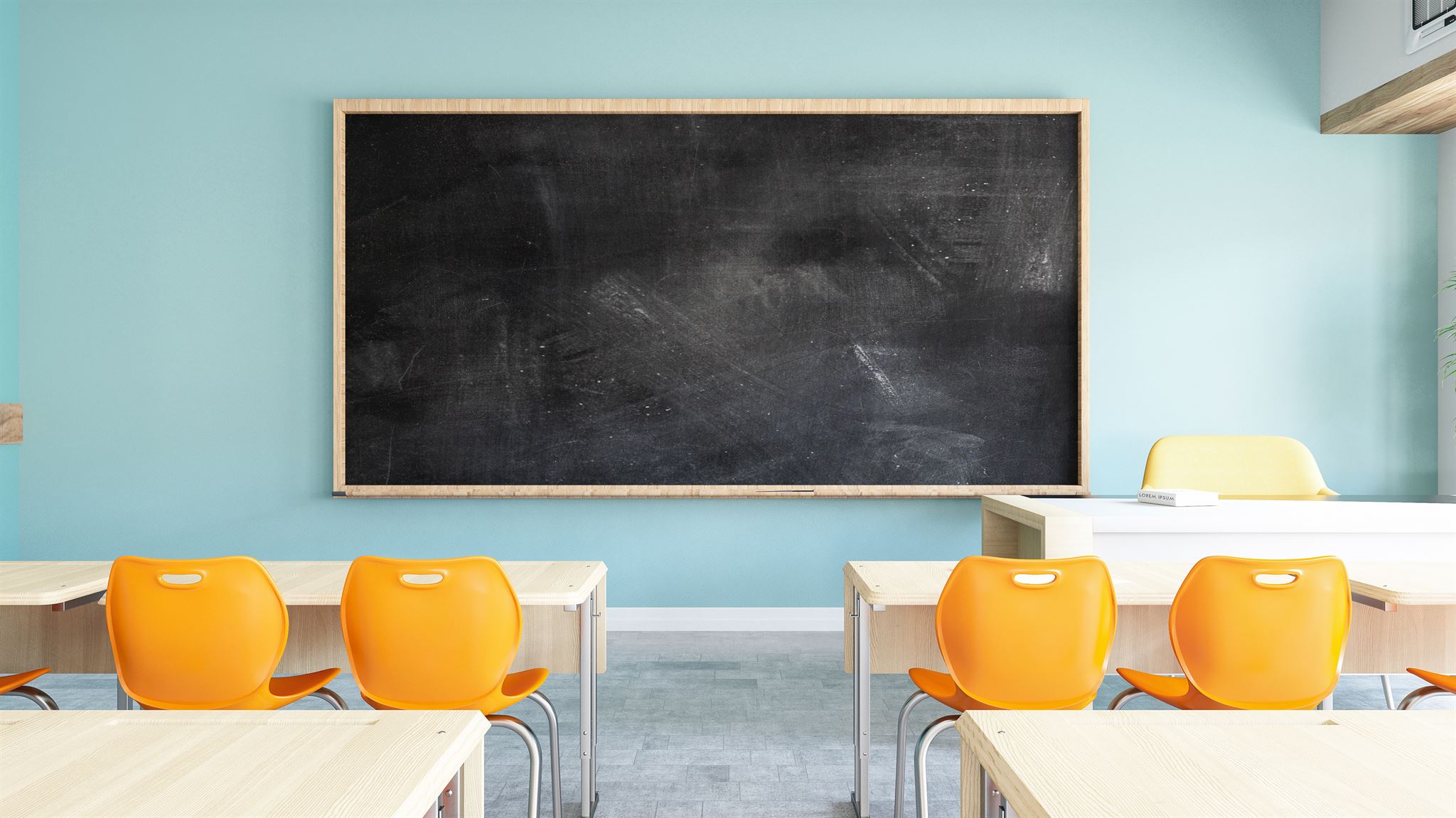 Tafel-und-gelbe-Stühle-in-einem-Klassenzimmer-2